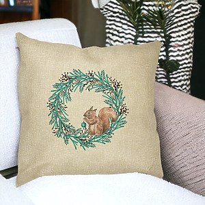 Alternative view of Perna Decorativa Coronita de Craciun si Veverita, 40x40 cm, Husa Detasabila, Burduf