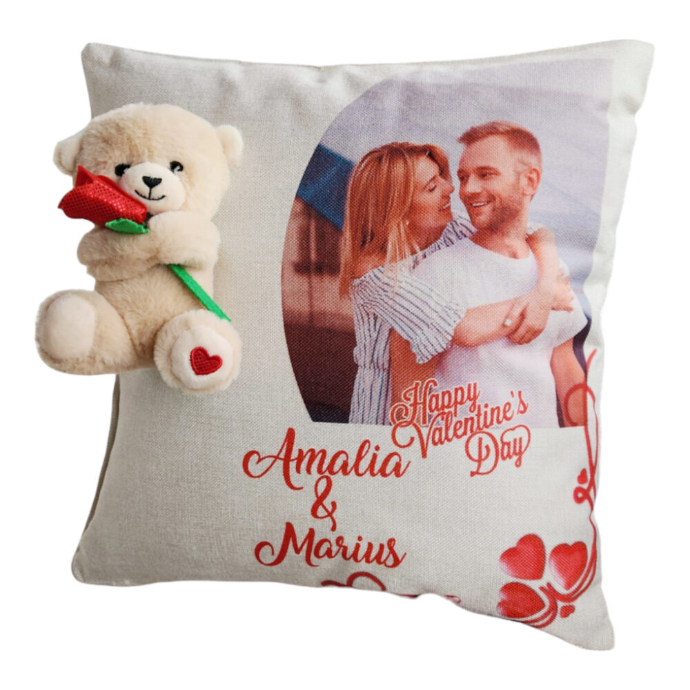 Perna Pentru Cupluri, Personalizata cu Nume si Fotografie + Ursulet cu Trandafir - Cadou Valentine's Day Handmade, 40x40 cm 7 ursulet cu floare 1 5 PhotoRoom PhotoRoom