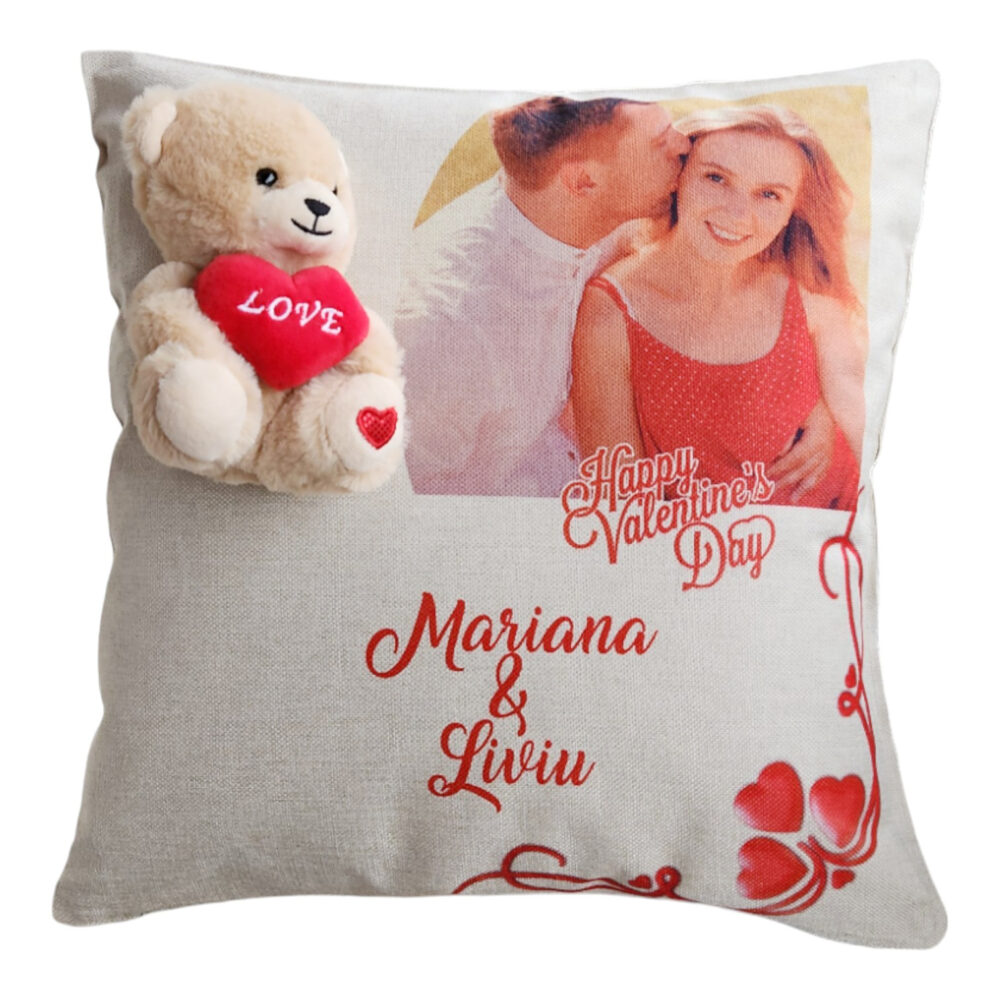 Perna Ziua Indragostitilor, Personalizata cu Nume si Fotografie + Ursulet cu Inima - Cadou Valentine's Day Handmade, 40x40 cm 5 vertical text mijloc 1 6 PhotoRoom PhotoRoom