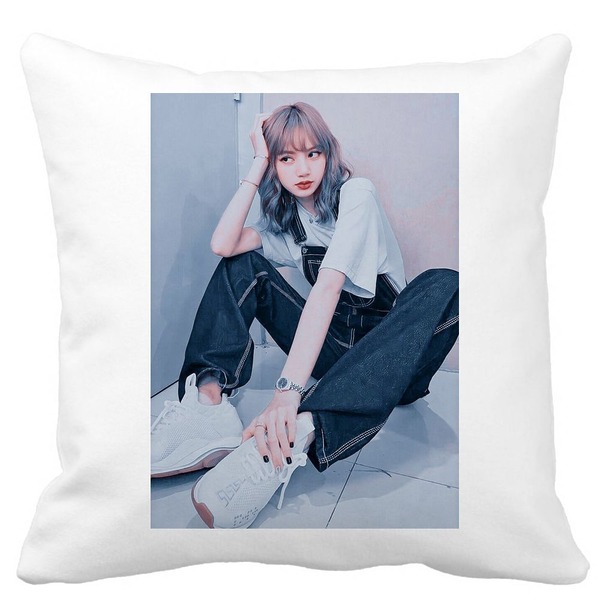Perna Decorativa BlackPink Lisa 3, 40×40 cm, Alba, Mata, Husa Detasabila, Burduf 3 bscalbmat0772