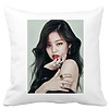 Perna Decorativa BlackPink Jennie 1, 40×40 cm, Alba, Mata, Husa Detasabila, Burduf 4 bscalbmat0778