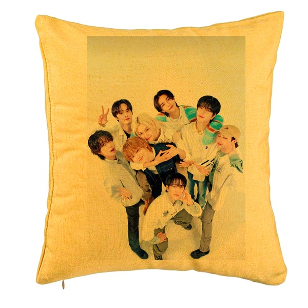 Perna Decorativa, Stray Kids 8, 40x40 cm, Galben, Husa Detasabila, Burduf 5 bpglbn0757
