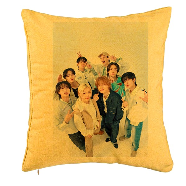 Perna Decorativa, Stray Kids 9, 40x40 cm, Galben, Husa Detasabila, Burduf 5 bpglbn0758