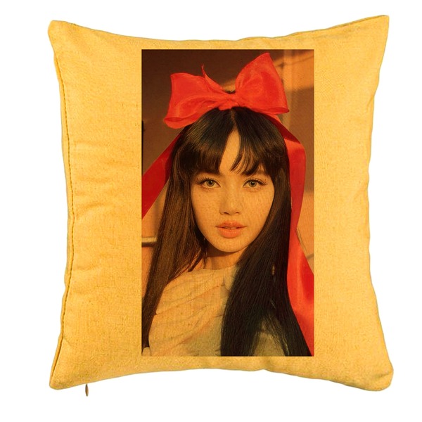 Perna Decorativa BlackPink Lisa 1, 40x40 cm, Galben, Husa Detasabila, Burduf 5 bpglbn0770