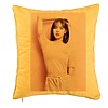 Perna Decorativa BlackPink Lisa 4, 40x40 cm, Galben, Husa Detasabila, Burduf 7 bpglbn0773
