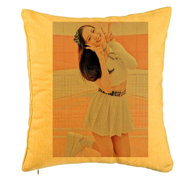 Perna Decorativa BlackPink Jisoo 2, 40x40 cm, Galben, Husa Detasabila, Burduf 5 bpglbn0775