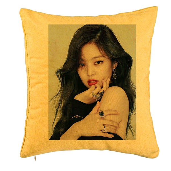 Perna Decorativa BlackPink Jennie 1, 40x40 cm, Galben, Husa Detasabila, Burduf 5 bpglbn0778