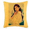 Perna Decorativa BlackPink Jennie 2, 40x40 cm, Galben, Husa Detasabila, Burduf 7 bpglbn0779