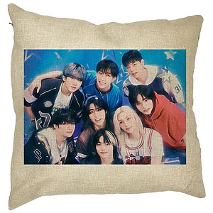 Perna Decorativa, Stray Kids, 40×40 cm, Husa Detasabila, Burduf