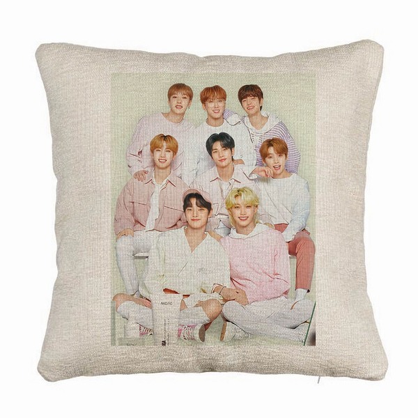 Perna Decorativa Canapea , Stray Kids 7, 40×40 cm, Husa Detasabila, Burduf 5 bsc0756 1