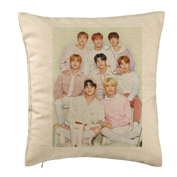Perna Decorativa, Stray Kids 7, 40×40 cm, Bej, Husa Detasabila, Burduf 5 bsc0756