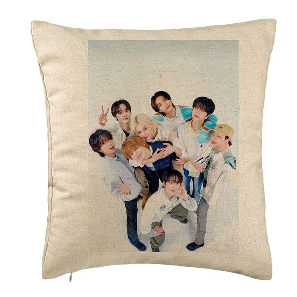 Perna Decorativa, Stray Kids 8, 40×40 cm, Bej, Husa Detasabila, Burduf 5 bsc0757