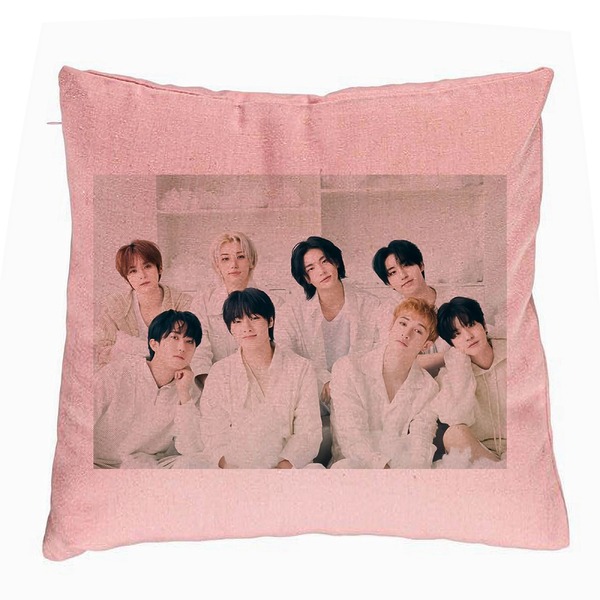 Perna Decorativa, Stray Kids 10, 40x40 cm, Roz, Husa Detasabila, Burduf 5 bsc0759 4 rotated e1741287003801