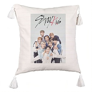 Perna Decorativa cu Franjuri , Stray Kids 12, 45×45 cm, Cu fermoar