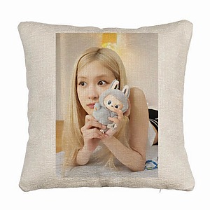 Perna Decorativa Canapea  BlackPink Rose 2, 40×40 cm, Husa Detasabila, Burduf