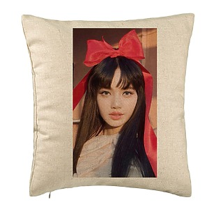 Perna Decorativa BlackPink Lisa 1, 40×40 cm, Bej, Husa Detasabila, Burduf