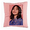 Perna Decorativa BlackPink Lisa 2, 40x40 cm, Roz, Husa Detasabila, Burduf 7 bsc0771 4