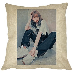 Perna Decorativa BlackPink Lisa 3, 40×40 cm, Husa Detasabila, Burduf