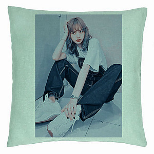 Perna Decorativa BlackPink Lisa 3, 40×40 cm, Verde Menta, Husa Detasabila, Burduf