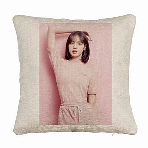 Perna Decorativa Canapea  BlackPink Lisa 4, 40×40 cm, Husa Detasabila, Burduf