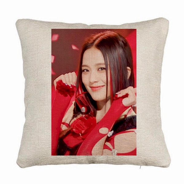 Perna Decorativa Canapea BlackPink Jisoo 1, 40×40 cm, Husa Detasabila, Burduf 5 bsc0774 1