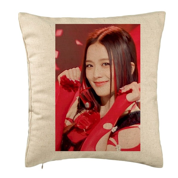 Perna Decorativa BlackPink Jisoo 1, 40×40 cm, Bej, Husa Detasabila, Burduf 5 bsc0774