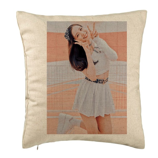 Perna Decorativa BlackPink Jisoo 2, 40×40 cm, Bej, Husa Detasabila, Burduf 5 bsc0775