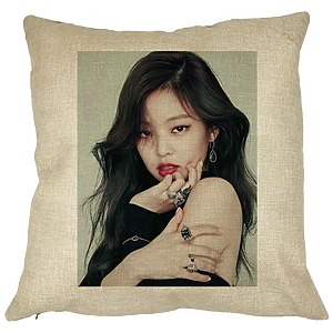Perna Decorativa BlackPink Jennie 1, 40×40 cm, Husa Detasabila, Burduf