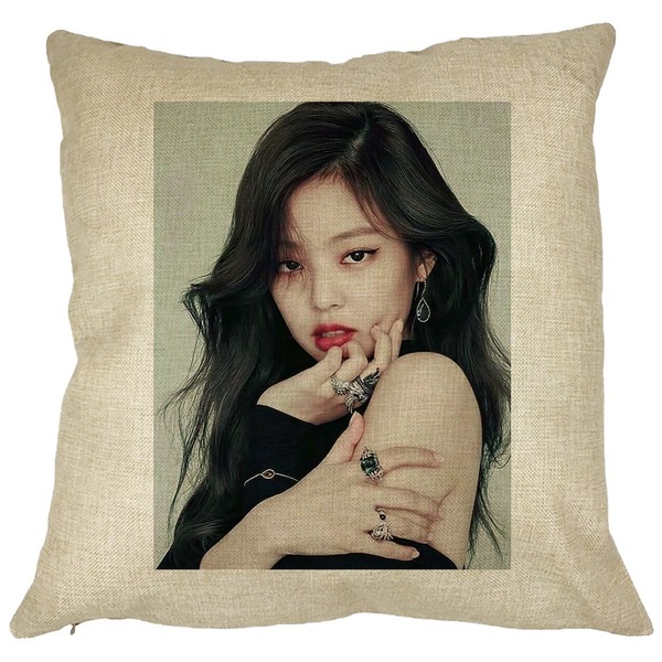 Perna Decorativa BlackPink Jennie 1, 40×40 cm, Husa Detasabila, Burduf 11 bsc0778 2