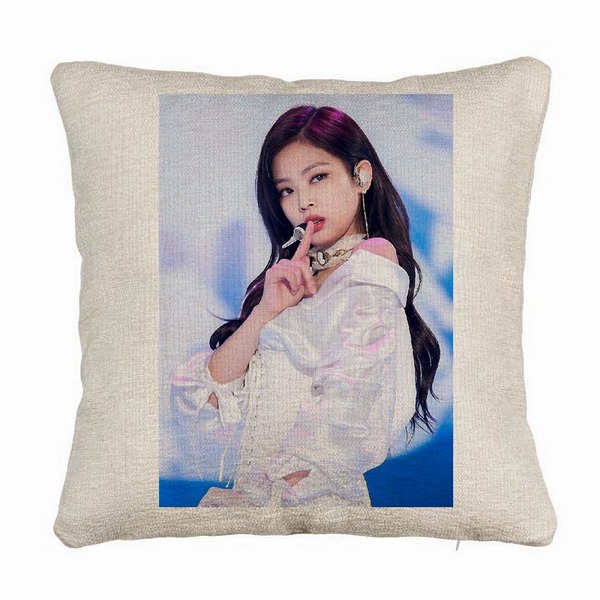 Perna Decorativa Canapea BlackPink Jennie 2, 40×40 cm, Husa Detasabila, Burduf 5 bsc0779 1