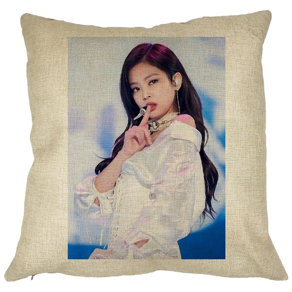 Perna Decorativa BlackPink Jennie 2, 40×40 cm, Husa Detasabila, Burduf 11 bsc0779 2
