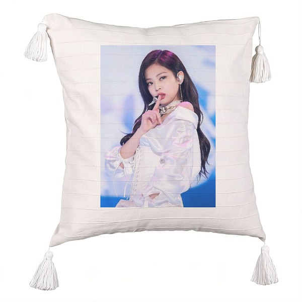 Perna Decorativa cu Franjuri BlackPink Jennie 2, 45×45 cm, Cu fermoar 5 bsc0779 3