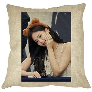 Perna Decorativa BlackPink Jennie 3, 40×40 cm, Husa Detasabila, Burduf