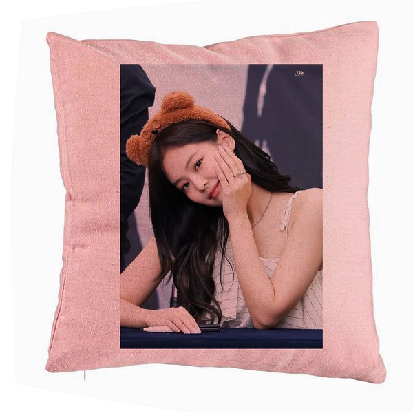 Perna Decorativa BlackPink Jennie 3, 40x40 cm, Roz, Husa Detasabila, Burduf 5 bsc0780 4