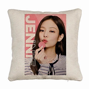 Perna Decorativa Canapea  BlackPink Jennie 4, 40×40 cm, Husa Detasabila, Burduf