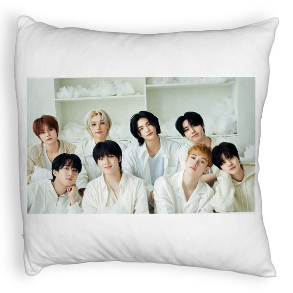 Perna Decorativa Fluffy , Stray Kids 14, 45×45 cm, Cu fermoar 5 bspff0763 rotated e1741280391362