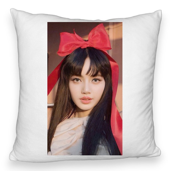 Perna Decorativa Fluffy BlackPink Lisa 1, 45×45 cm, Cu fermoar 5 bspff0770