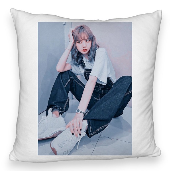 Perna Decorativa Fluffy BlackPink Lisa 3, 45×45 cm, Cu fermoar 5 bspff0772
