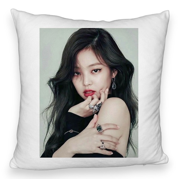 Perna Decorativa Fluffy BlackPink Jennie 1, 45×45 cm, Cu fermoar 5 bspff0778