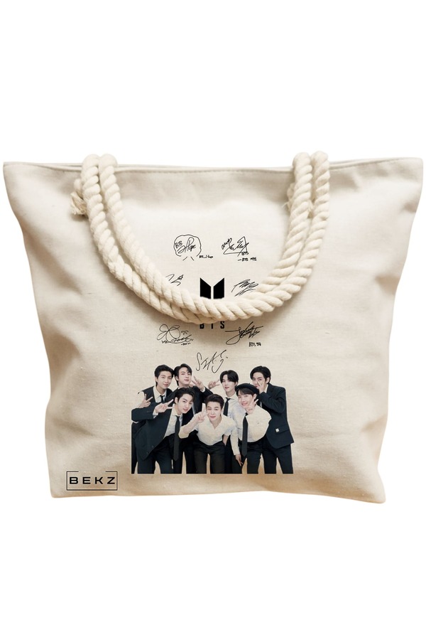 Geanta Canvas Tote pentru femei, model BTS Army 6 cu semnaturii, 40x51 cm, Bej, BEKZ® 12 model BTS Army 6 cu semnaturii
