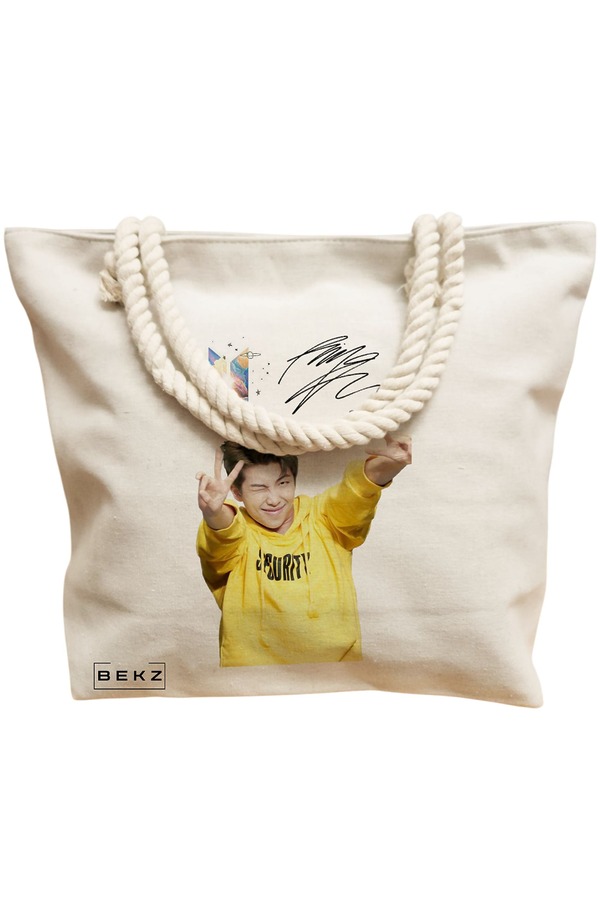 Geanta Canvas Tote pentru femei, model BTS RM cu semnatura, 40x51 cm, Bej, BEKZ® 15 model BTS RM cu semnatura