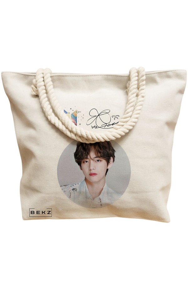 Geanta Canvas Tote pentru femei, model BTS V cu semnatura, 40x51 cm, Bej, BEKZ® 12 model BTS V cu semnatura