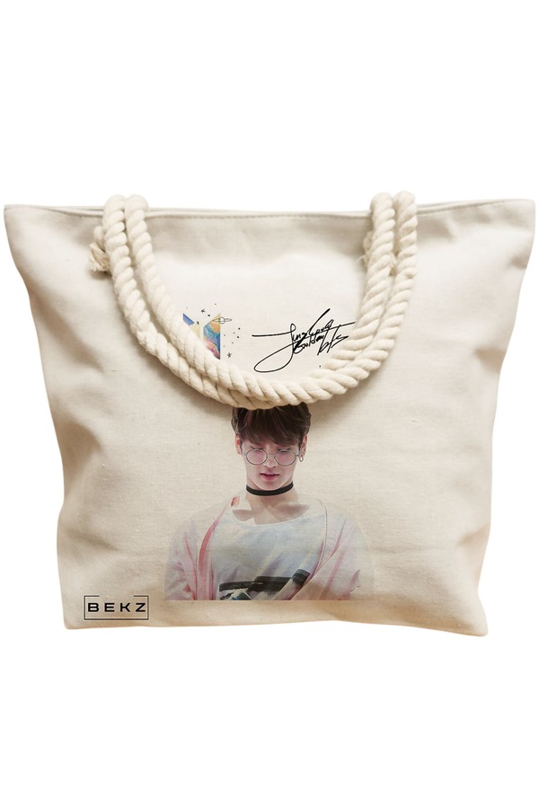 Geanta Canvas Tote pentru femei, model BTS Jungkook 2, 40x51 cm, Bej, BEKZ® 12 model BTS Jungkook 2