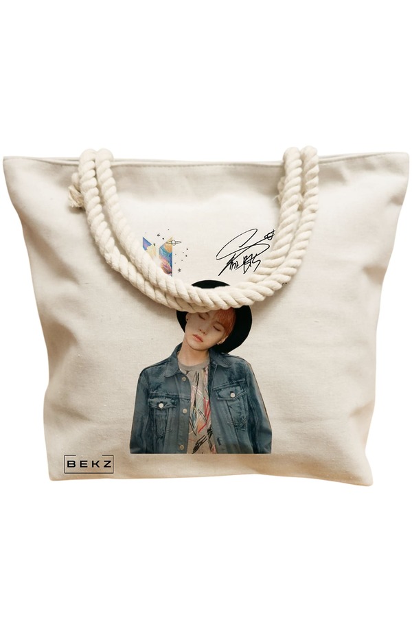Geanta Canvas Tote pentru femei, model BTS Suga 2, 40x51 cm, Bej, BEKZ® 12 model BTS Suga 2