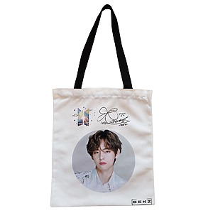 Geanta Canvas Tote pentru femei, model BTS V cu semnatura, 38x34.5 cm, Alba, BEKZ®