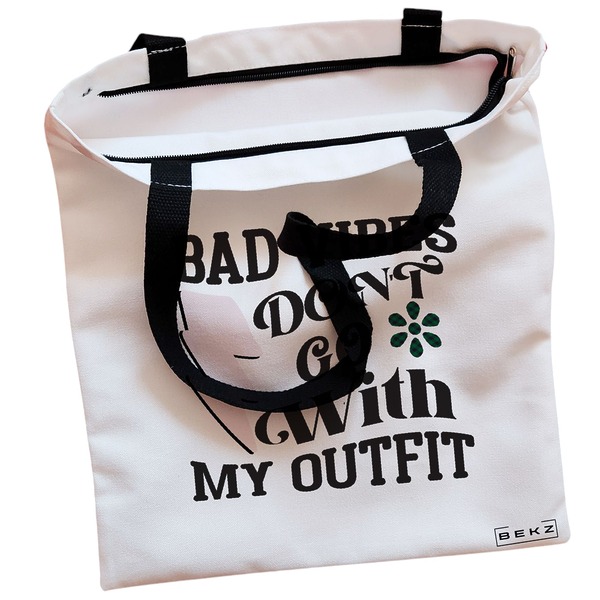 Geanta Canvas Tote pentru femei, model Bad vibes don't go with my outfit, 38x34.5 cm, Alba, BEKZ® 2 Geanta Canvas Tote pentru femei model Bad vibes dont go with my outfit 38x34.5 cm Alba BEKZ® 1