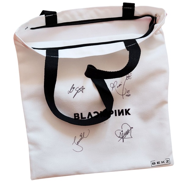 Geanta Canvas Tote pentru femei, model Blackpink 8 cu semnaturii, 38x34.5 cm, Alba, BEKZ® 2 Geanta Canvas Tote pentru femei model Blackpink 8 cu semnaturii 38x34.5 cm Alba BEKZ® 1
