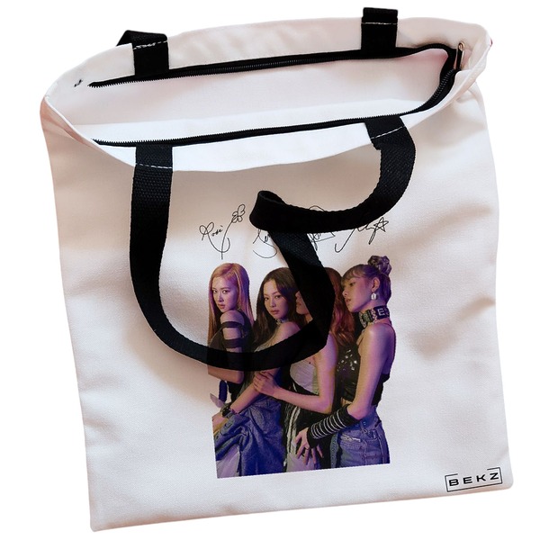 Geanta Canvas Tote pentru femei, model Blackpink 9 cu semnaturii, 38x34.5 cm, Alba, BEKZ® 2 Geanta Canvas Tote pentru femei model Blackpink 9 cu semnaturii 38x34.5 cm Alba BEKZ® 1